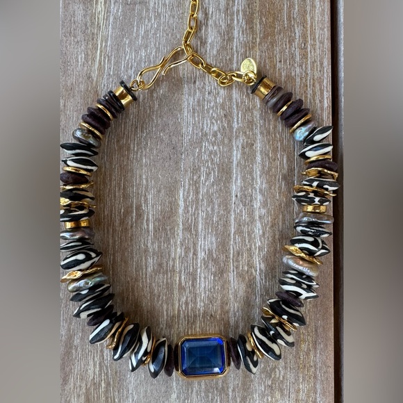 Elegant Gold and Blue Gemstone Necklace - Picture 1 of 4